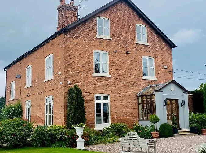 Golborne Manor Bed And Breakfast Chester